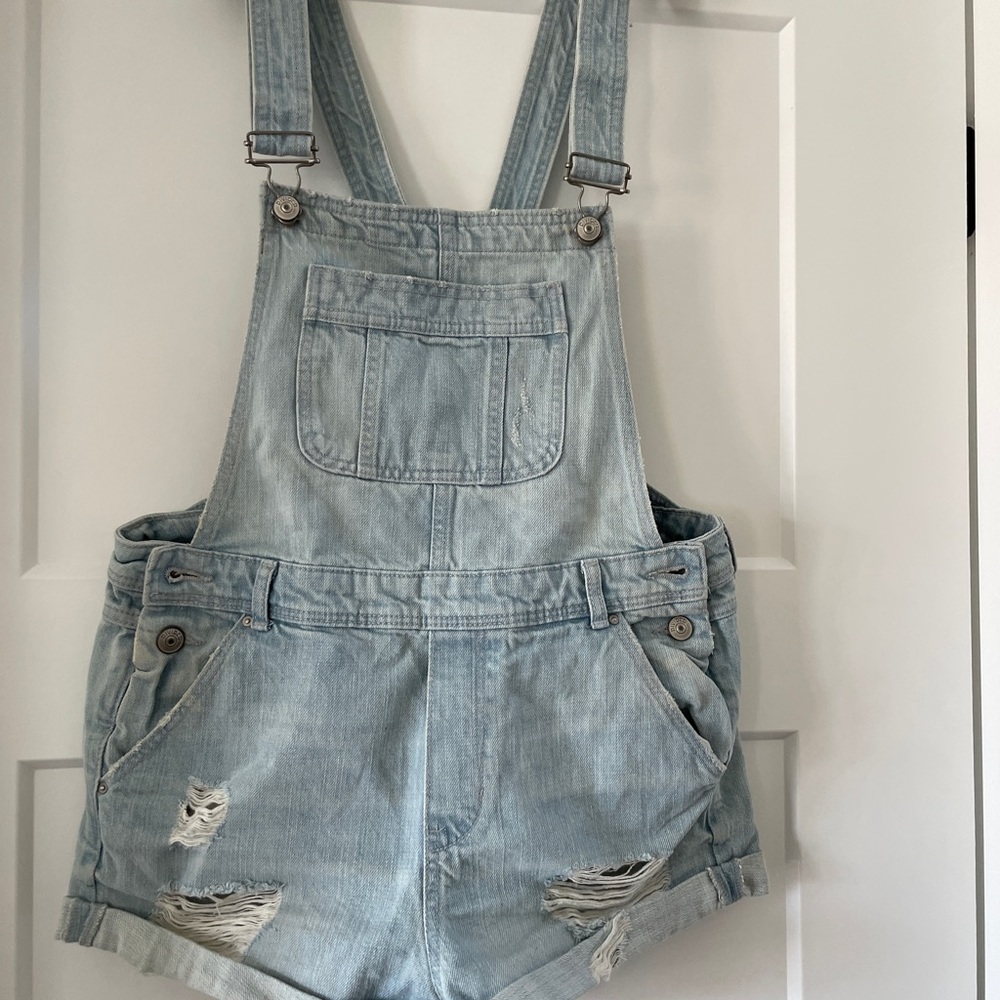 H&M Coachella denim overalls shorts